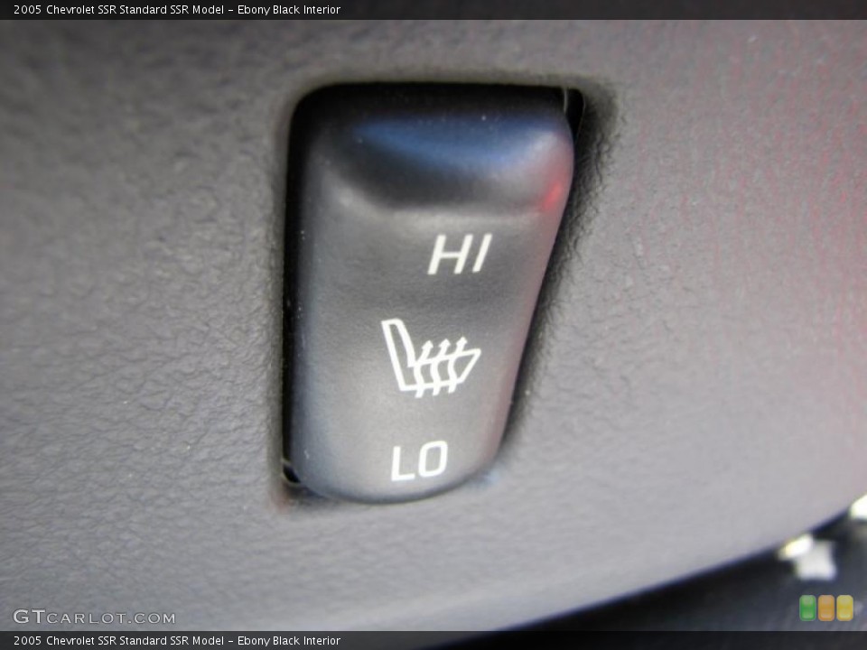 Ebony Black Interior Controls for the 2005 Chevrolet SSR  #46790547