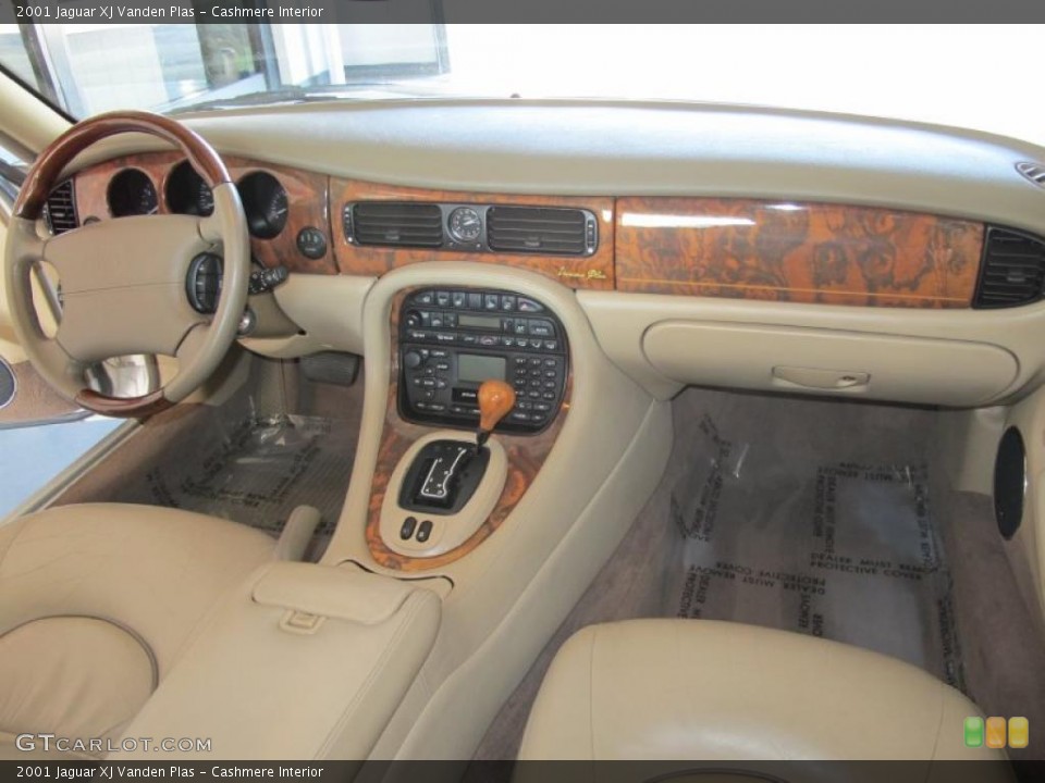 Cashmere Interior Dashboard for the 2001 Jaguar XJ Vanden Plas #46790667