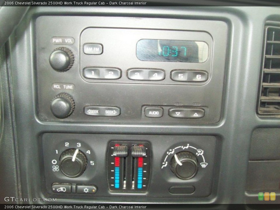 Dark Charcoal Interior Controls for the 2006 Chevrolet Silverado 2500HD Work Truck Regular Cab #46794600