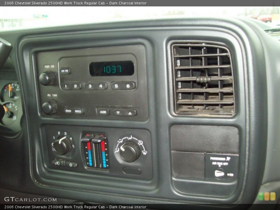 Dark Charcoal Interior Controls for the 2006 Chevrolet Silverado 2500HD Work Truck Regular Cab #46794858