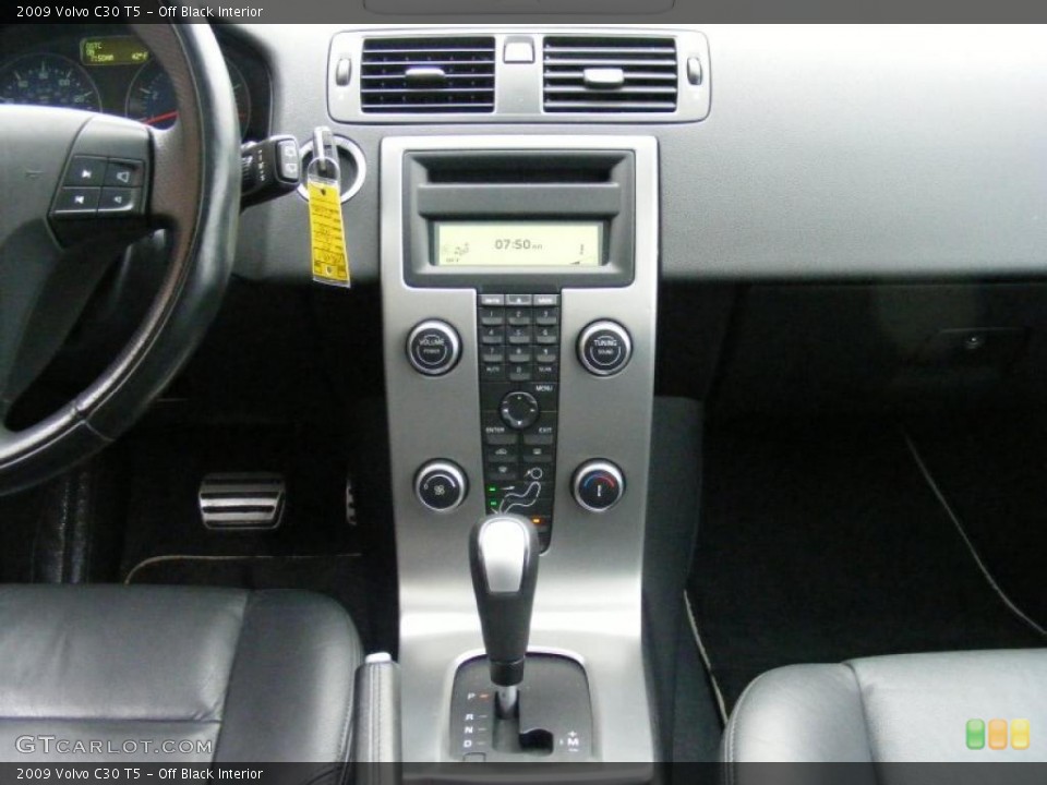Off Black Interior Controls for the 2009 Volvo C30 T5 #46813410