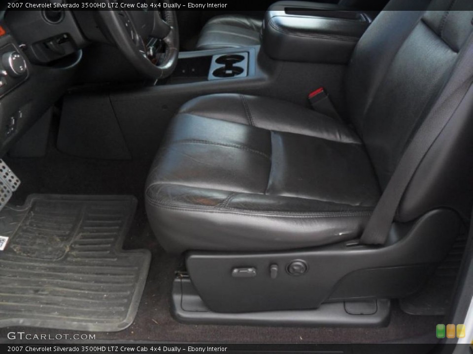 Ebony Interior Photo for the 2007 Chevrolet Silverado 3500HD LTZ Crew Cab 4x4 Dually #46813983