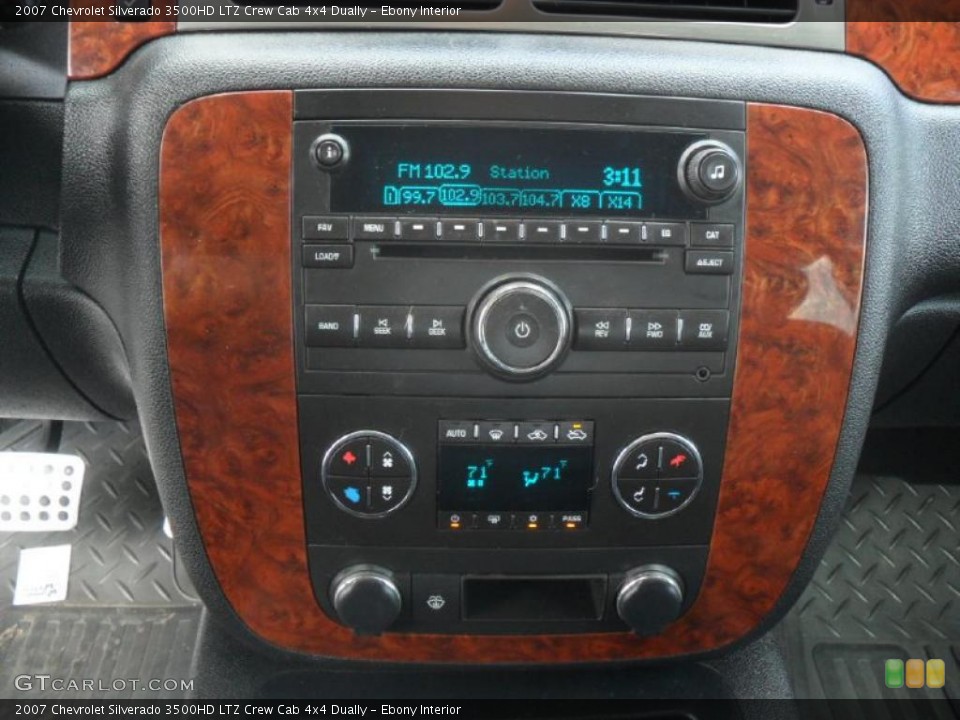Ebony Interior Controls for the 2007 Chevrolet Silverado 3500HD LTZ Crew Cab 4x4 Dually #46814043