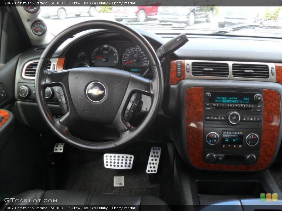 Ebony Interior Dashboard for the 2007 Chevrolet Silverado 3500HD LTZ Crew Cab 4x4 Dually #46814103
