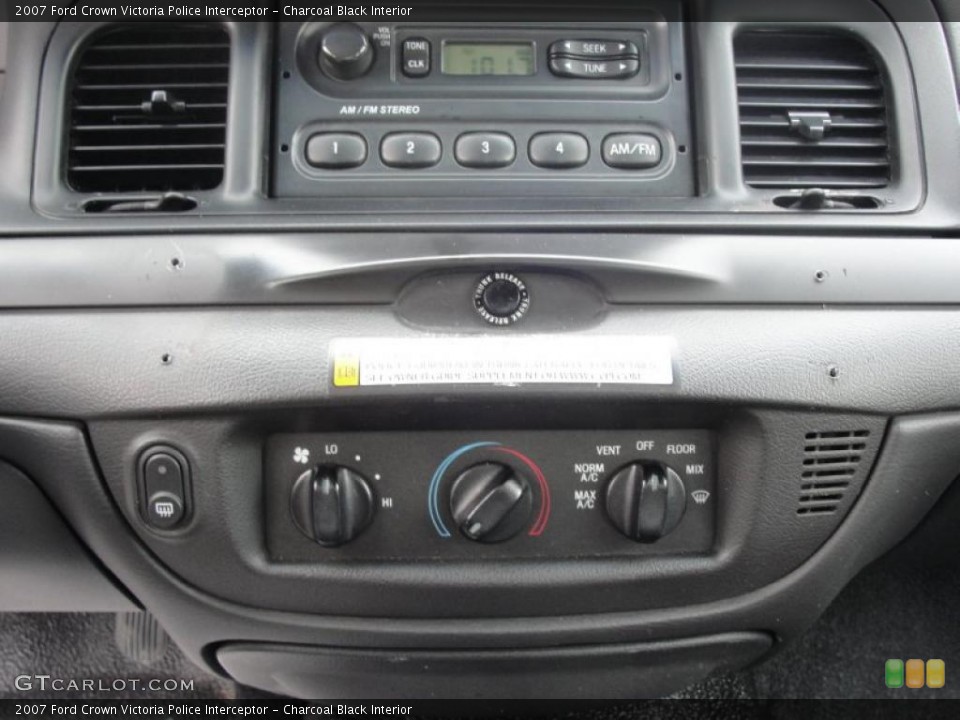 Charcoal Black Interior Controls for the 2007 Ford Crown Victoria Police Interceptor #46816971