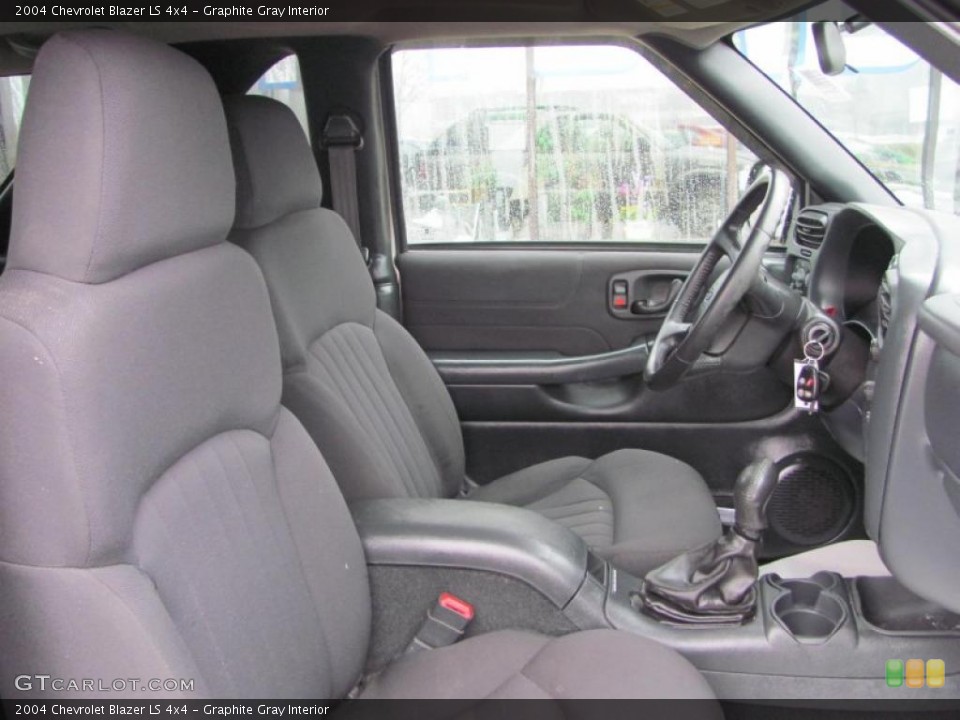 Graphite Gray Interior Photo for the 2004 Chevrolet Blazer LS 4x4 #46821936