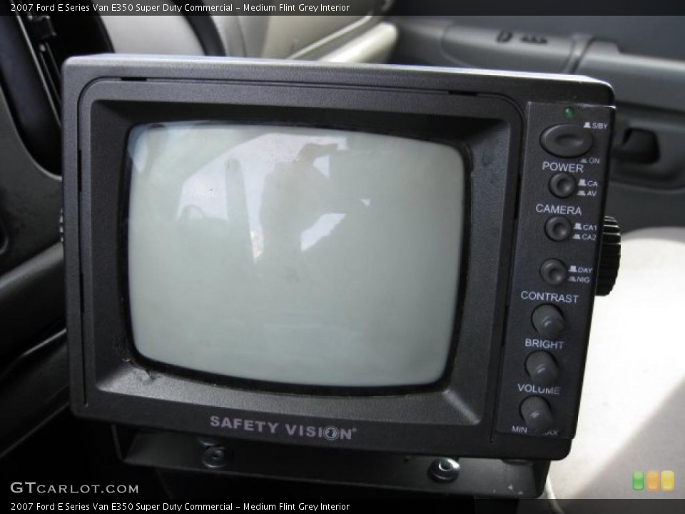 Medium Flint Grey Interior Controls for the 2007 Ford E Series Van E350 Super Duty Commercial #46824624