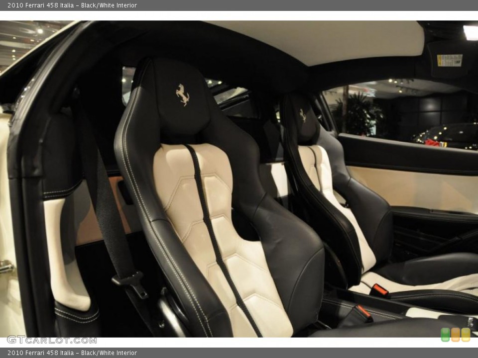 Black/White Interior Photo for the 2010 Ferrari 458 Italia #46829838