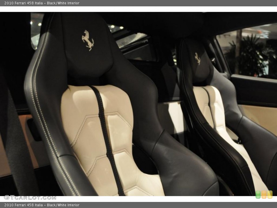 Black/White Interior Photo for the 2010 Ferrari 458 Italia #46829859