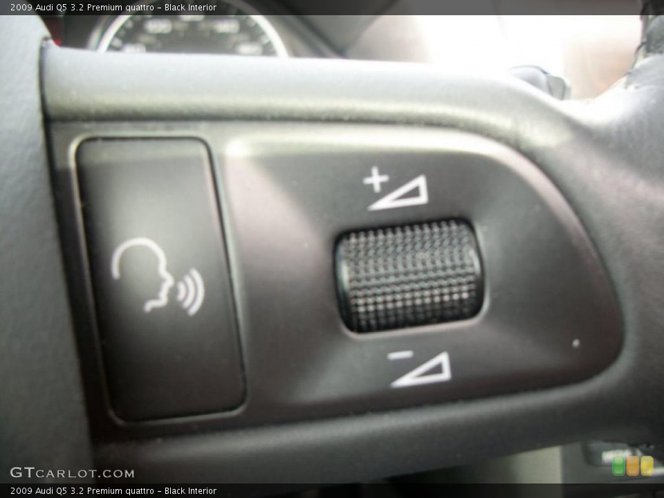 Black Interior Controls for the 2009 Audi Q5 3.2 Premium quattro #46833459