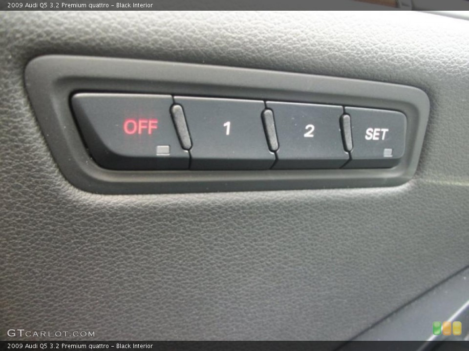 Black Interior Controls for the 2009 Audi Q5 3.2 Premium quattro #46833480