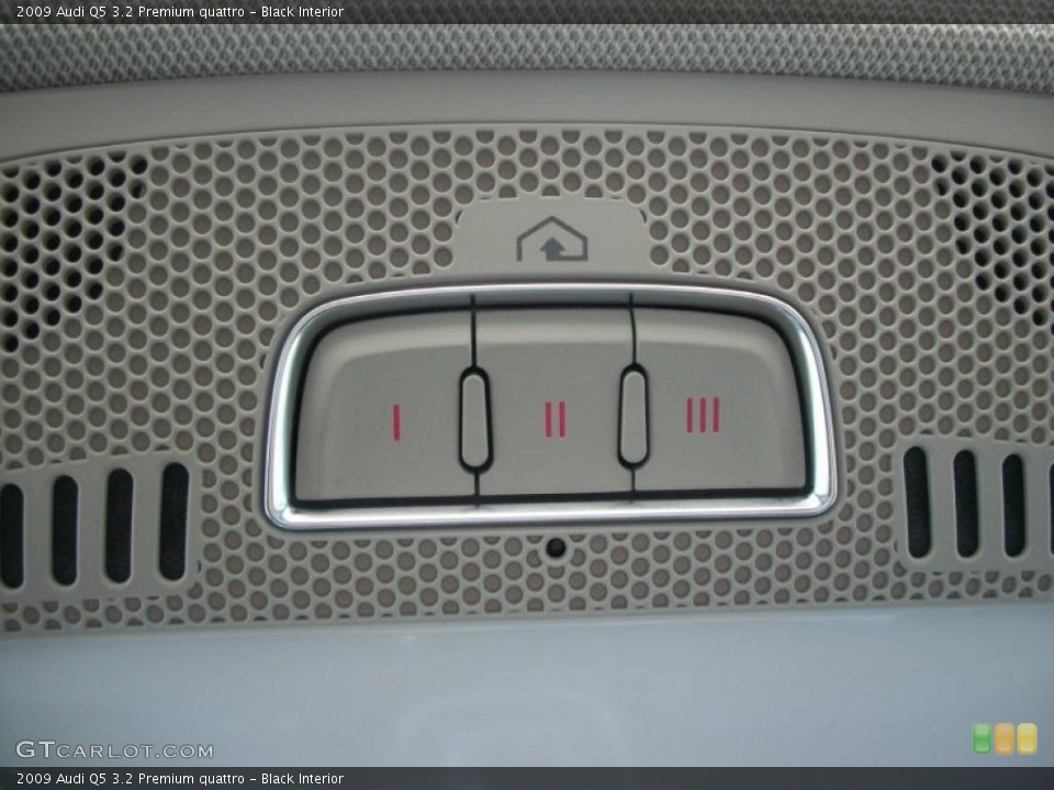 Black Interior Controls for the 2009 Audi Q5 3.2 Premium quattro #46833648