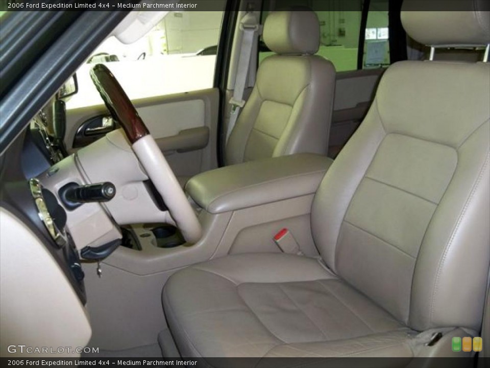 Medium Parchment Interior Photo for the 2006 Ford Expedition Limited 4x4 #46838553