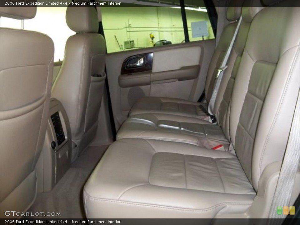 Medium Parchment Interior Photo for the 2006 Ford Expedition Limited 4x4 #46838598
