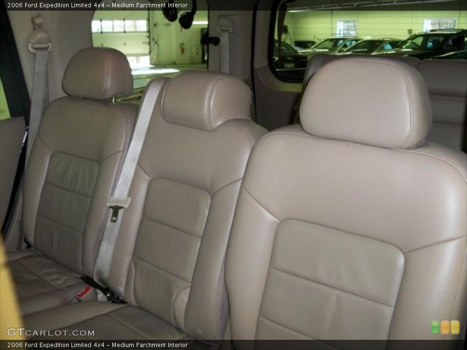 Medium Parchment Interior Photo for the 2006 Ford Expedition Limited 4x4 #46838625