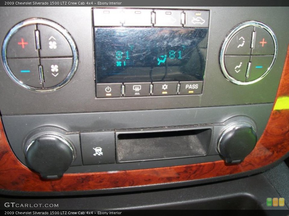Ebony Interior Controls for the 2009 Chevrolet Silverado 1500 LTZ Crew Cab 4x4 #46838688