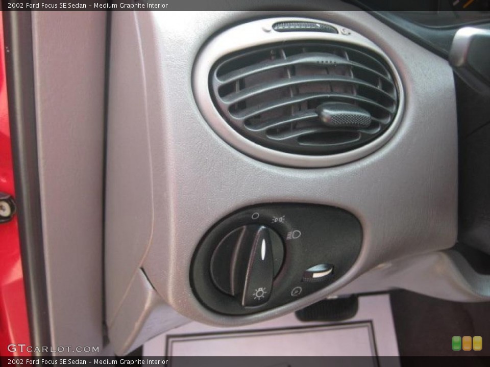 Medium Graphite Interior Controls for the 2002 Ford Focus SE Sedan #46845033