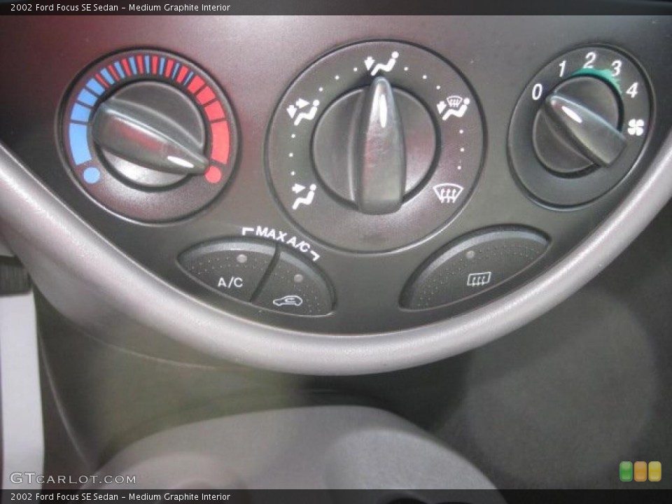 Medium Graphite Interior Controls for the 2002 Ford Focus SE Sedan #46845083