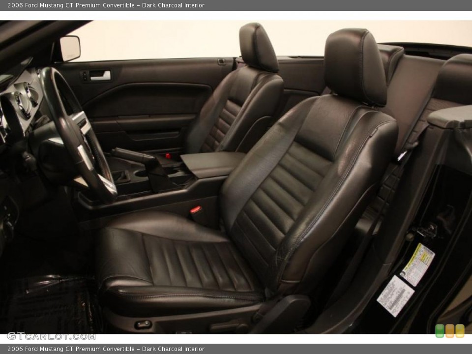 Dark Charcoal Interior Photo for the 2006 Ford Mustang GT Premium Convertible #46847004