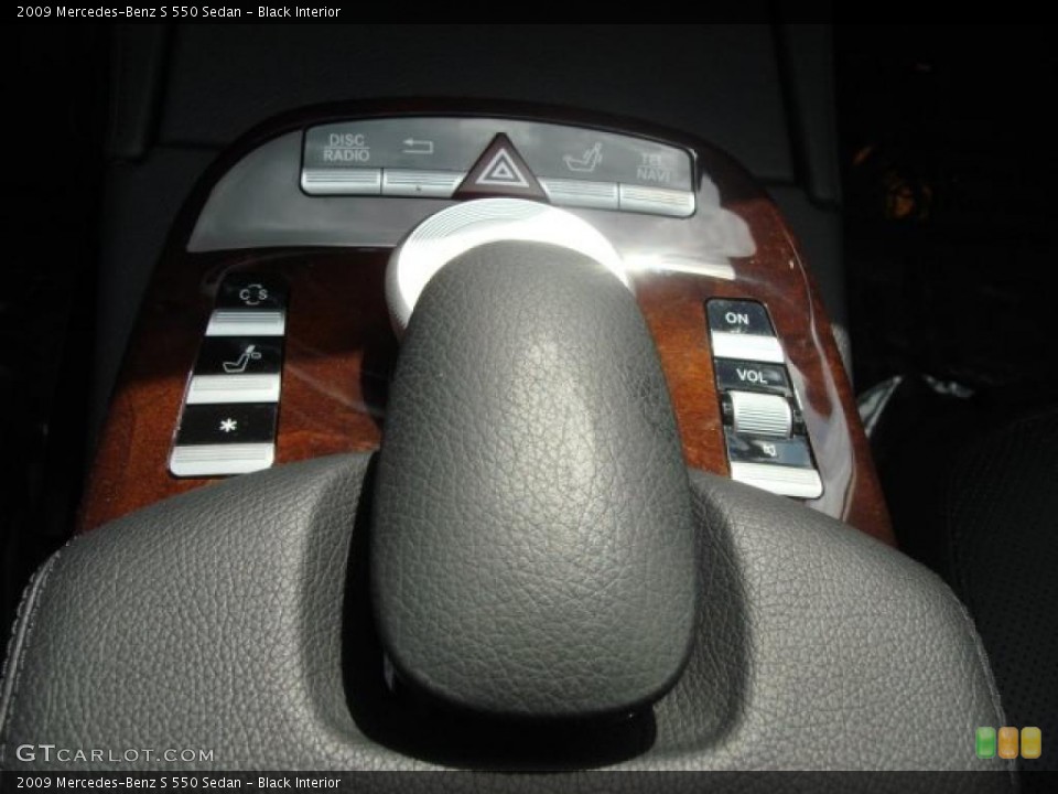 Black Interior Controls for the 2009 Mercedes-Benz S 550 Sedan #46857057