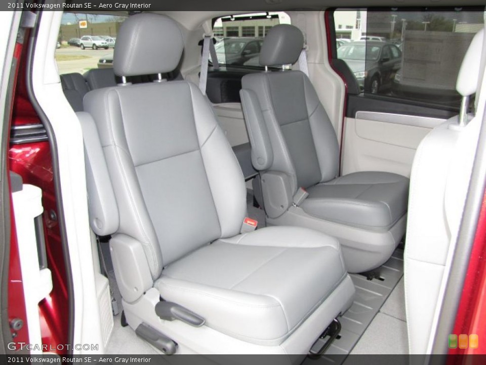 Aero Gray Interior Photo for the 2011 Volkswagen Routan SE #46864803