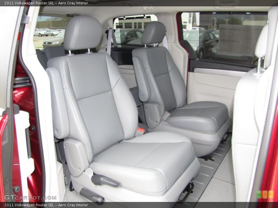 Aero Gray Interior Photo for the 2011 Volkswagen Routan SEL #46864911