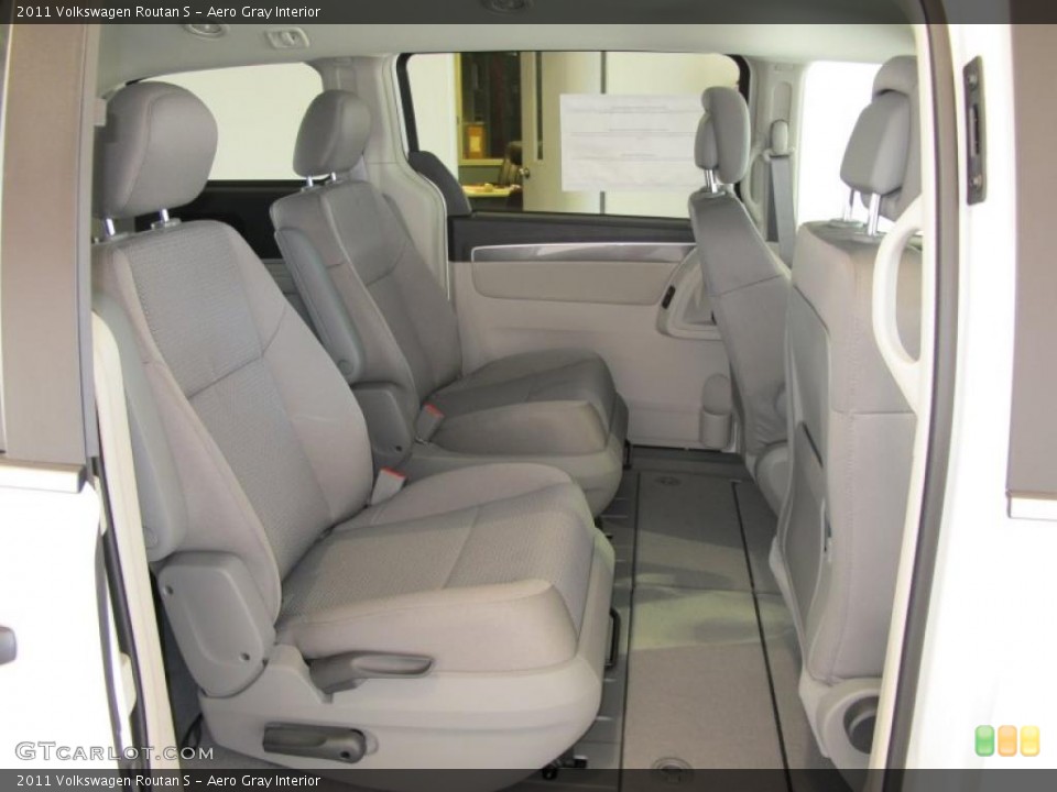 Aero Gray Interior Photo for the 2011 Volkswagen Routan S #46885112