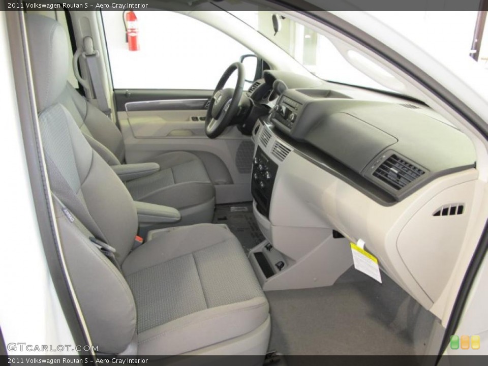 Aero Gray Interior Photo for the 2011 Volkswagen Routan S #46885145