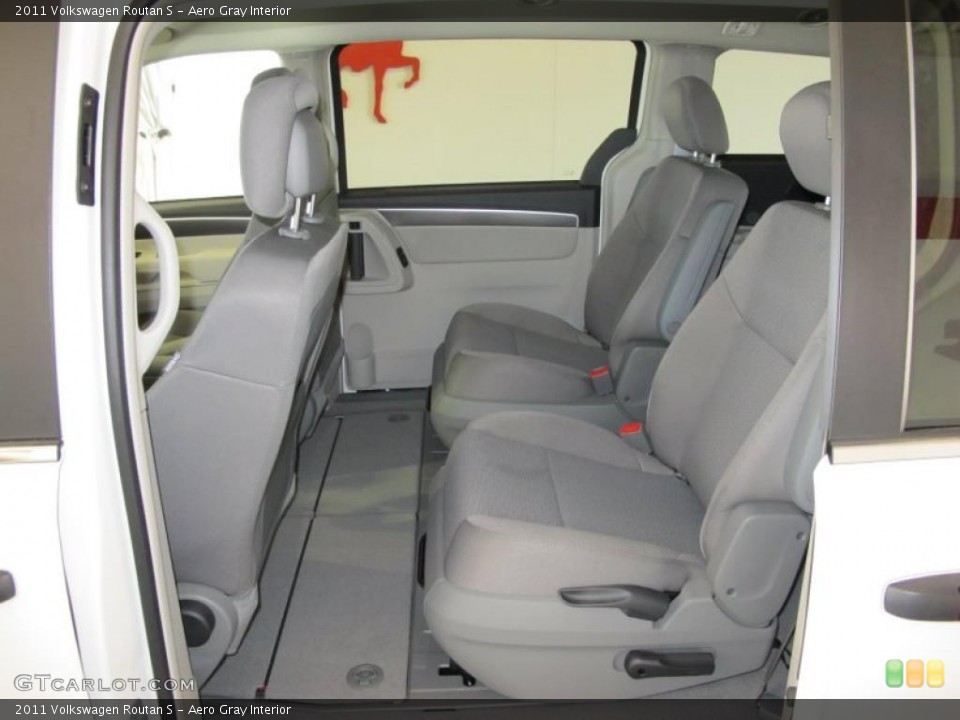 Aero Gray Interior Photo for the 2011 Volkswagen Routan S #46885160