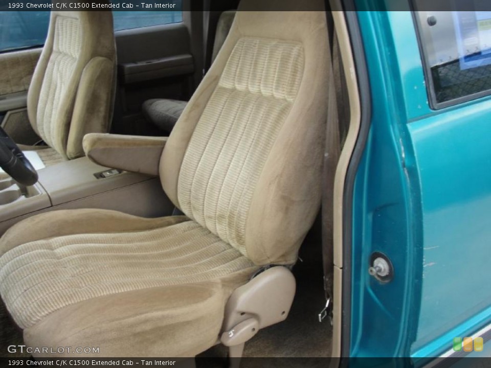 Tan Interior Photo for the 1993 Chevrolet C/K C1500 Extended Cab #46890512