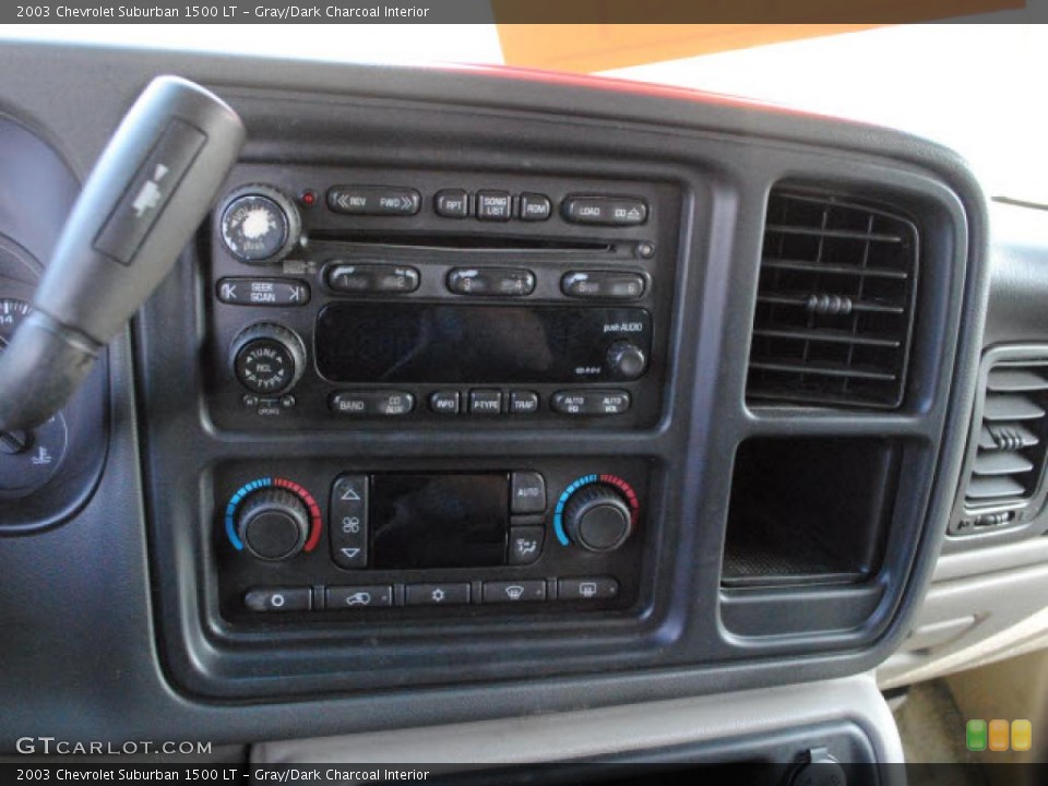 Gray/Dark Charcoal Interior Controls for the 2003 Chevrolet Suburban 1500 LT #46893509