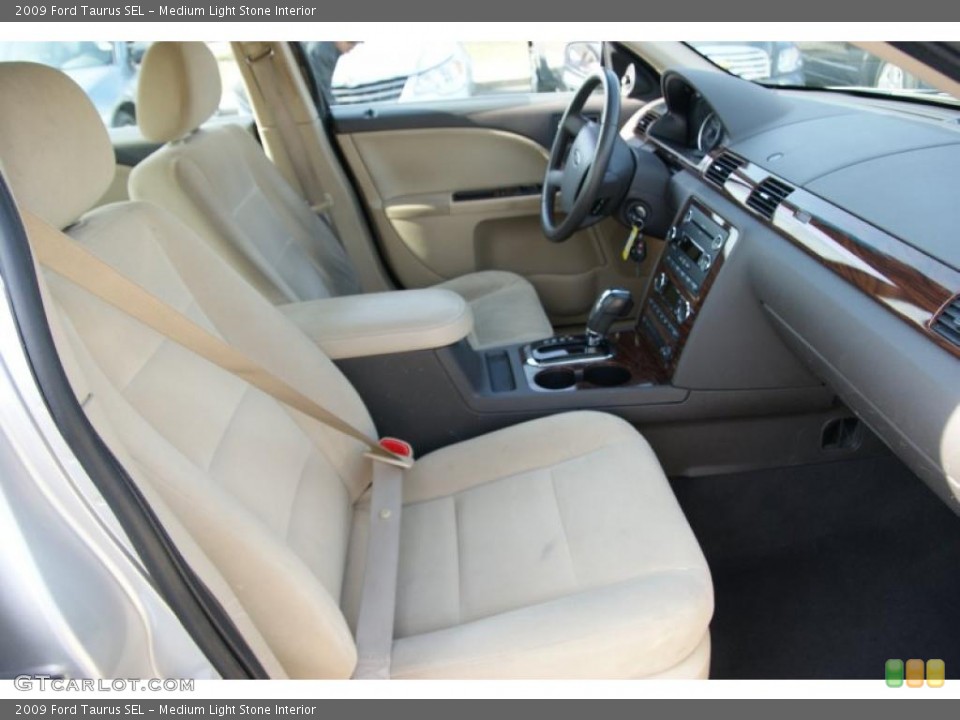 Medium Light Stone Interior Photo for the 2009 Ford Taurus SEL #46903526