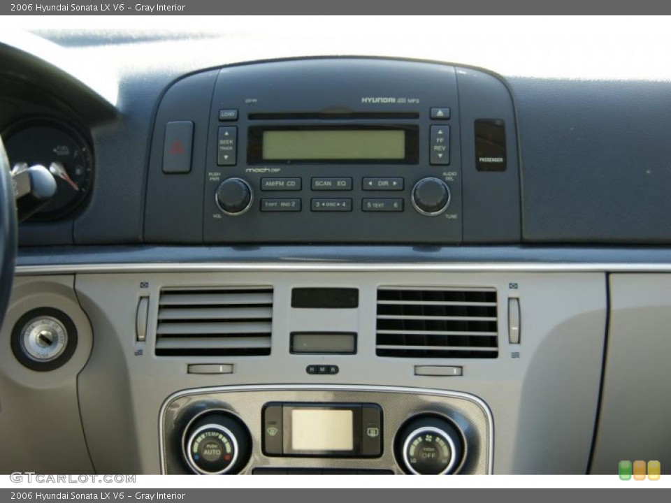 Gray Interior Controls for the 2006 Hyundai Sonata LX V6 #46905431