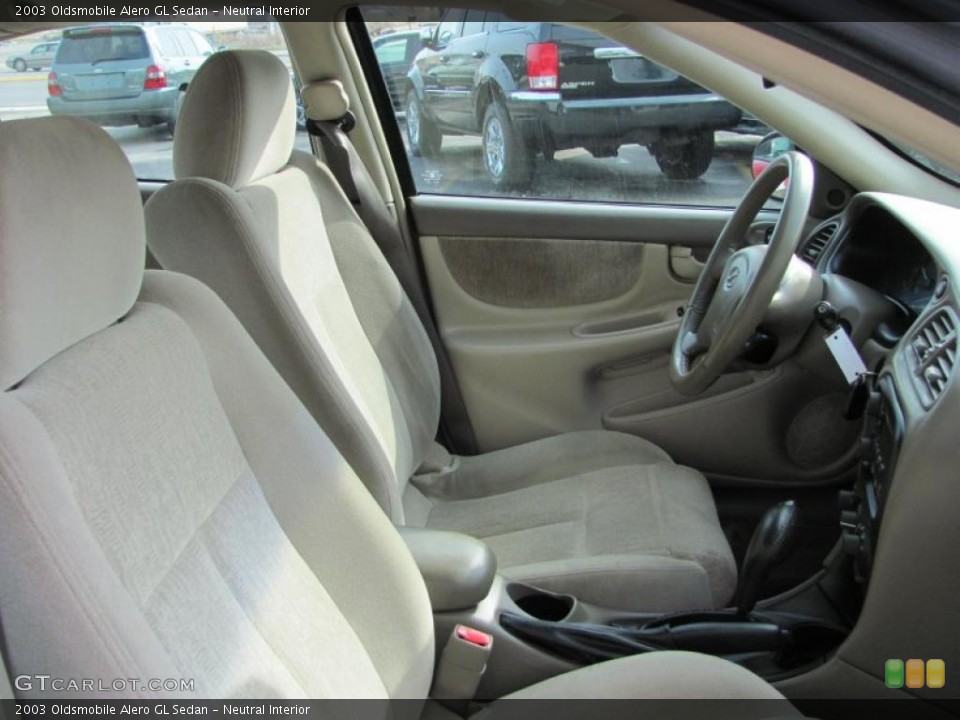Neutral Interior Photo for the 2003 Oldsmobile Alero GL Sedan #46914572