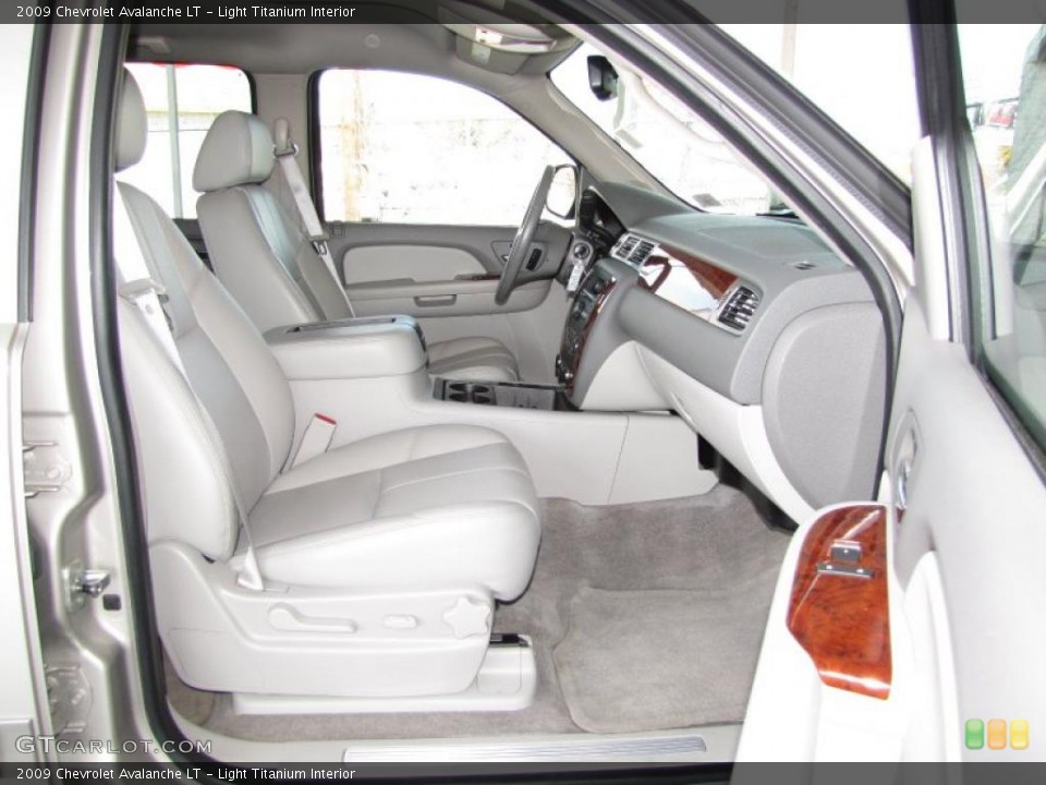 Light Titanium Interior Photo for the 2009 Chevrolet Avalanche LT #46914578