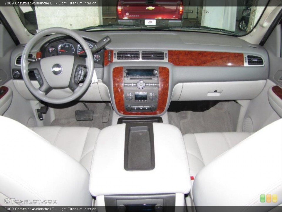 Light Titanium Interior Dashboard for the 2009 Chevrolet Avalanche LT #46914647