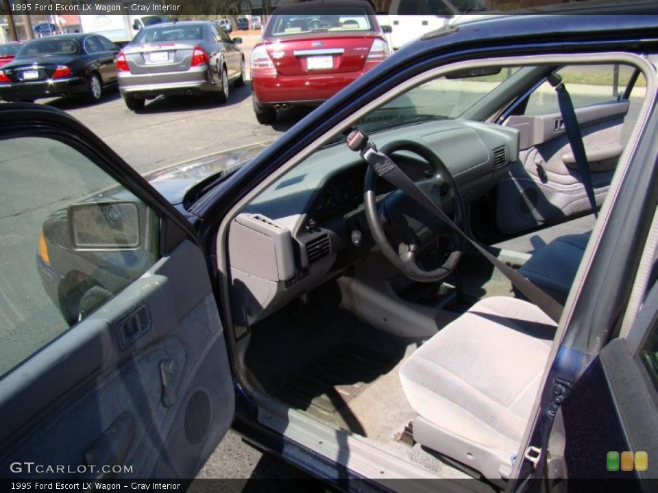 Gray Interior Photo for the 1995 Ford Escort LX Wagon #46918736