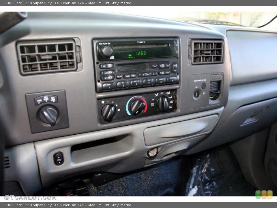 Medium Flint Grey Interior Controls for the 2003 Ford F250 Super Duty FX4 SuperCab 4x4 #46925273