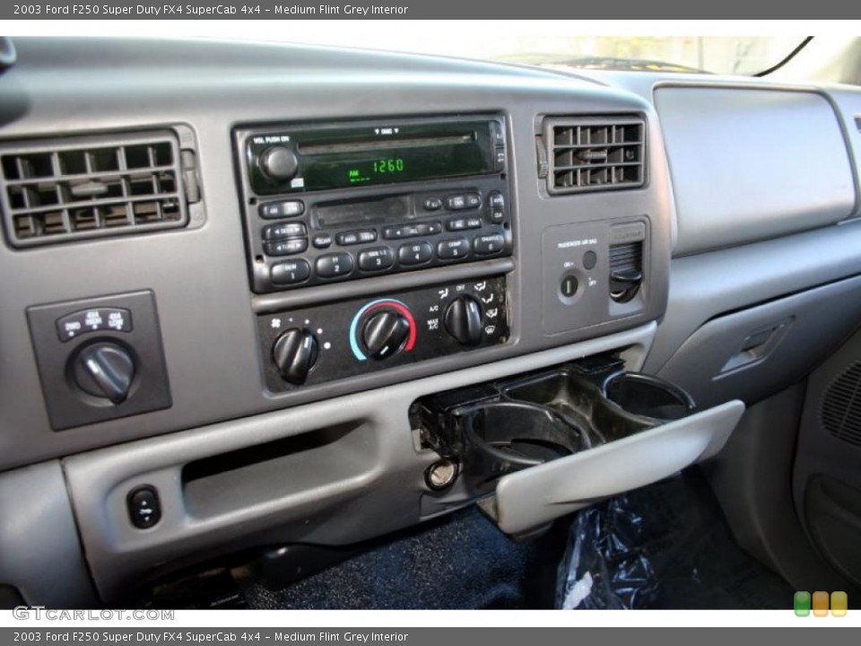 Medium Flint Grey Interior Controls for the 2003 Ford F250 Super Duty FX4 SuperCab 4x4 #46925282
