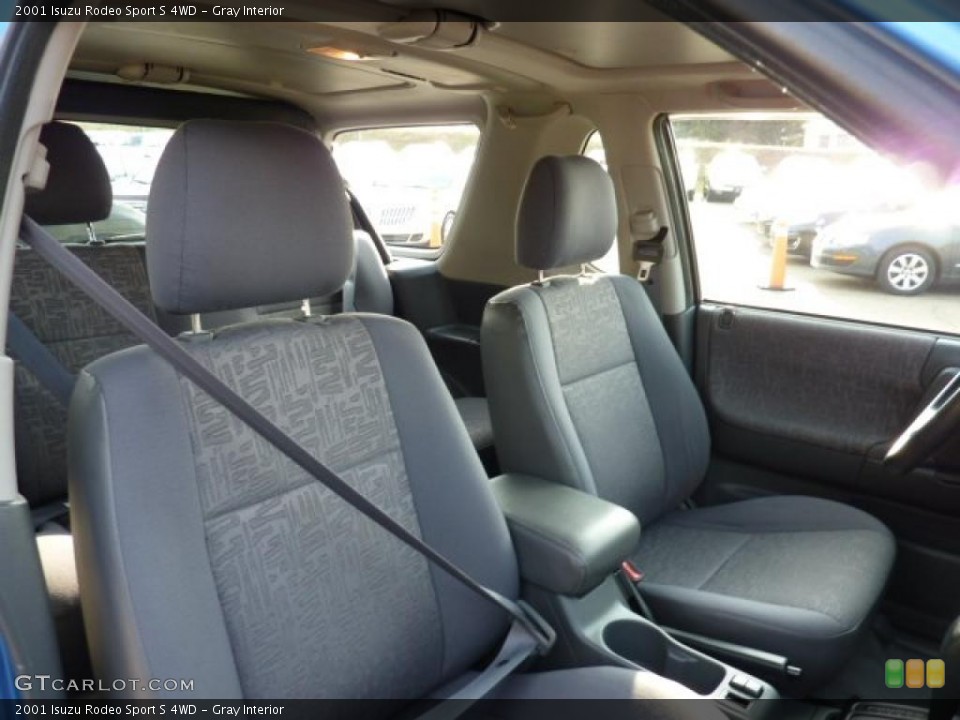 Gray Interior Photo for the 2001 Isuzu Rodeo Sport S 4WD #46928462