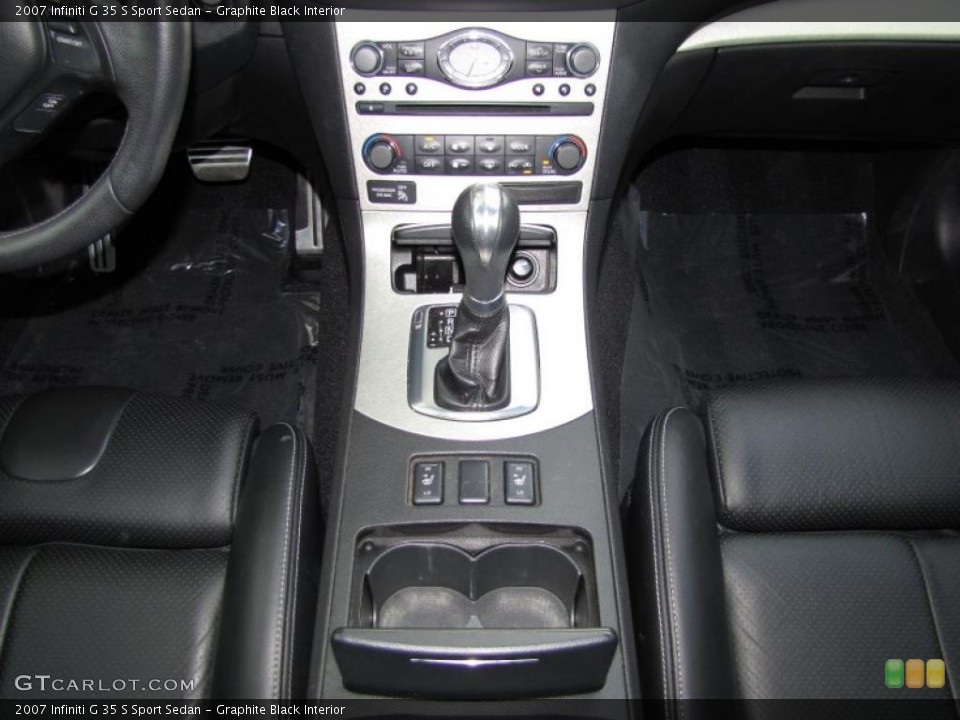 Graphite Black Interior Controls for the 2007 Infiniti G 35 S Sport Sedan #46939461