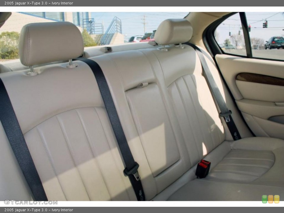 Ivory Interior Photo for the 2005 Jaguar X-Type 3.0 #46944585