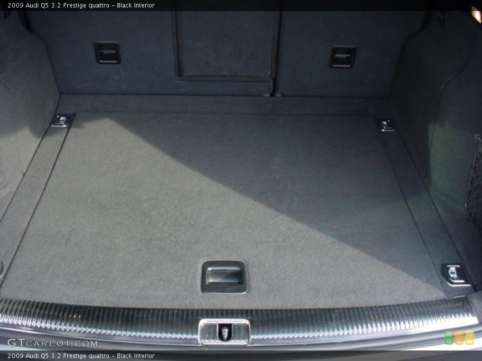 Black Interior Trunk for the 2009 Audi Q5 3.2 Prestige quattro #46945455