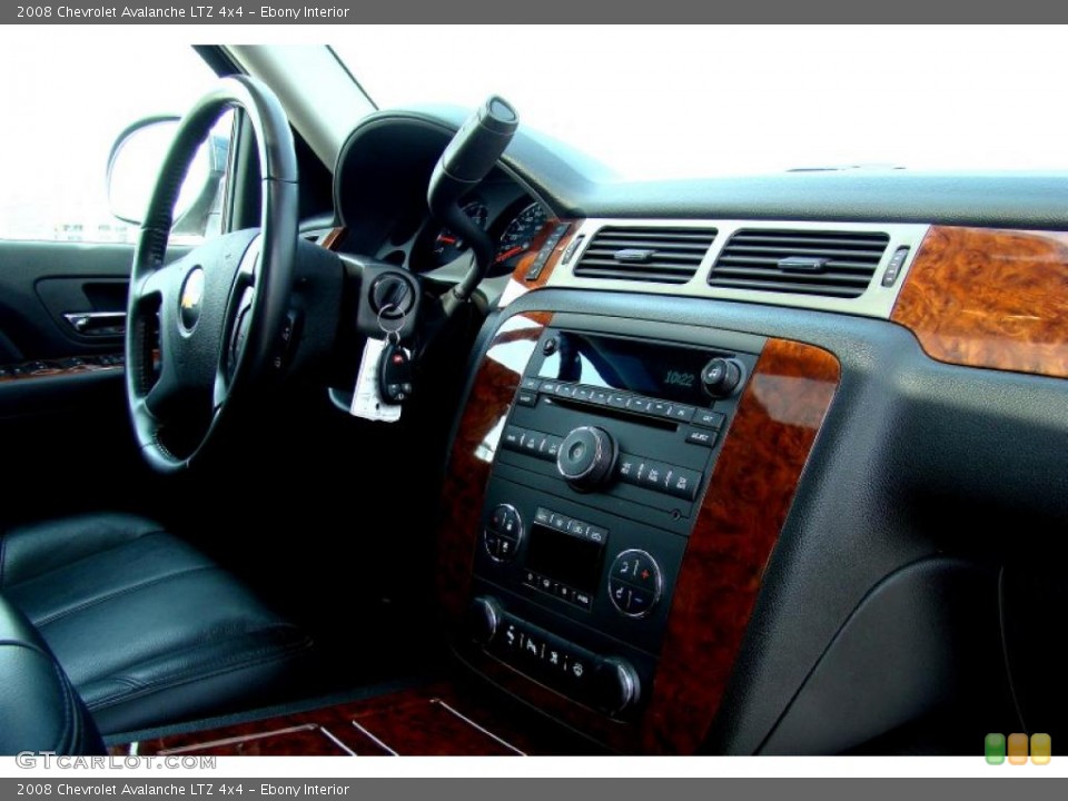 Ebony Interior Controls for the 2008 Chevrolet Avalanche LTZ 4x4 #46945614