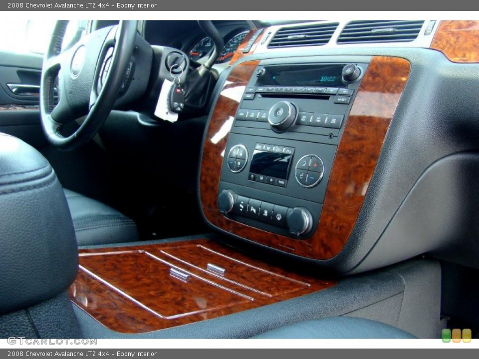 Ebony Interior Controls for the 2008 Chevrolet Avalanche LTZ 4x4 #46946073
