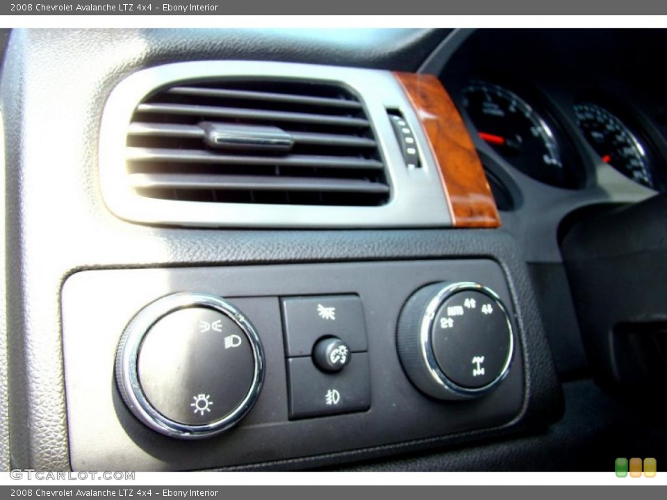 Ebony Interior Controls for the 2008 Chevrolet Avalanche LTZ 4x4 #46946160