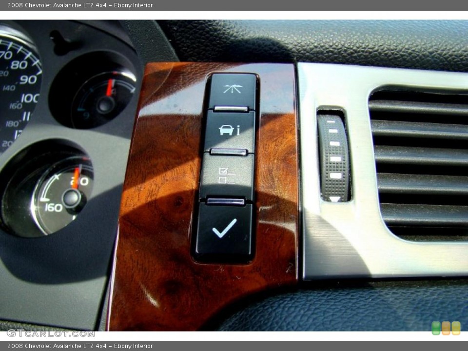 Ebony Interior Controls for the 2008 Chevrolet Avalanche LTZ 4x4 #46946220