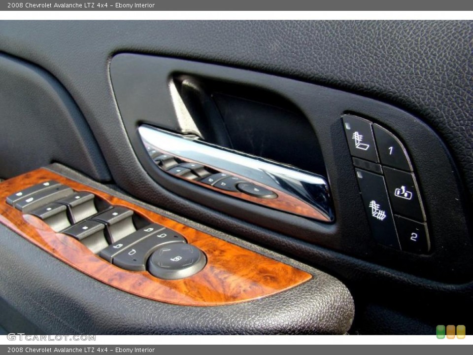 Ebony Interior Controls for the 2008 Chevrolet Avalanche LTZ 4x4 #46946247