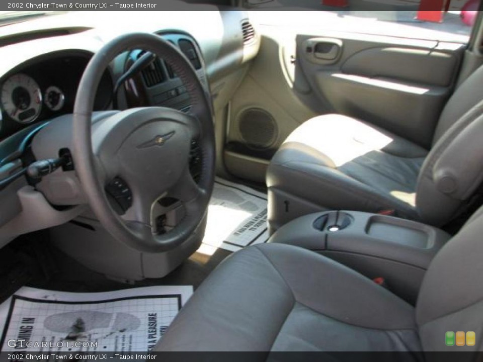 Taupe Interior Photo for the 2002 Chrysler Town & Country LXi #46951701