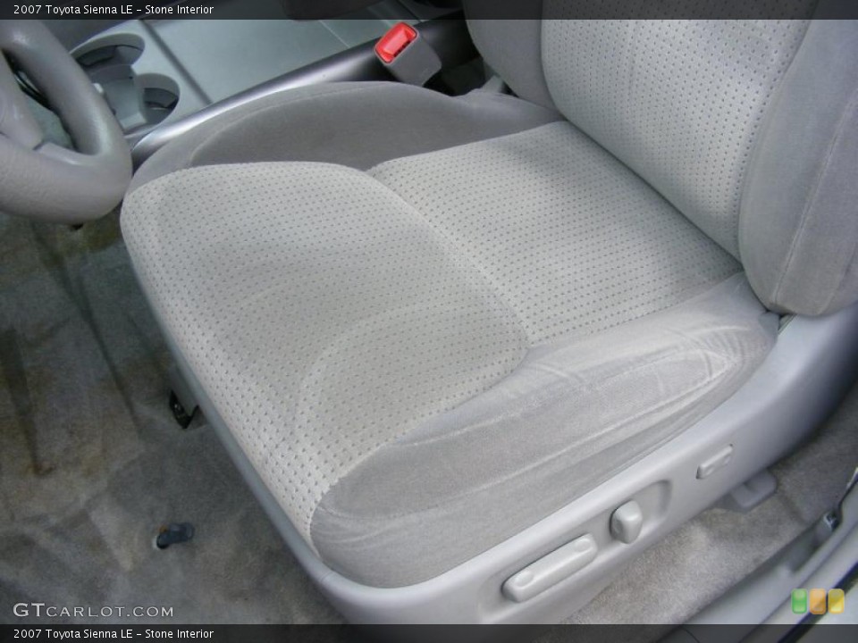 Stone Interior Photo for the 2007 Toyota Sienna LE #46951800
